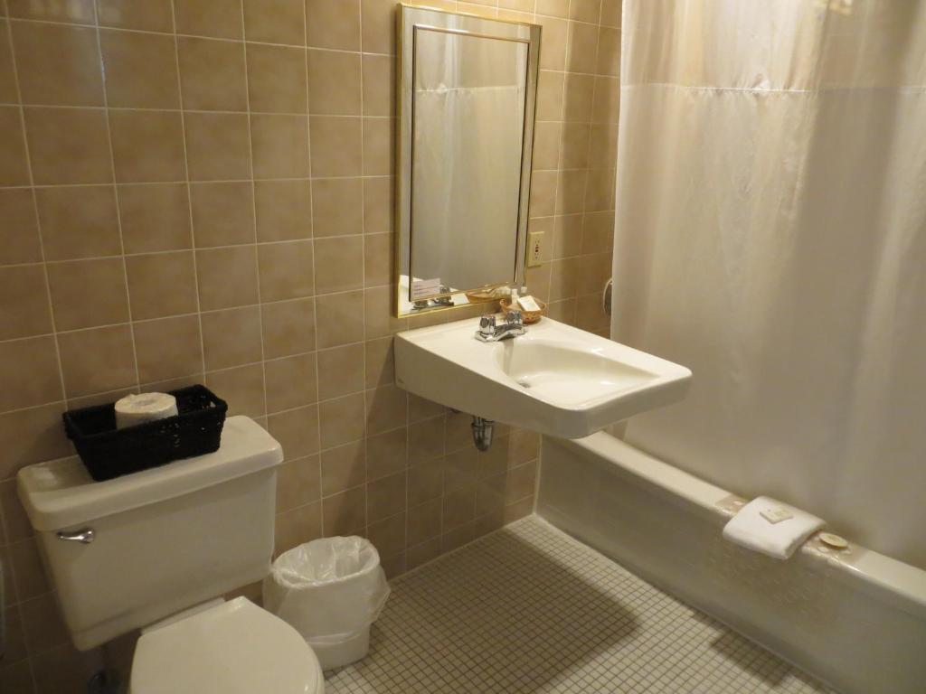 סאינט אנדרוז St Andrews Inn & Suites מראה חיצוני תמונה